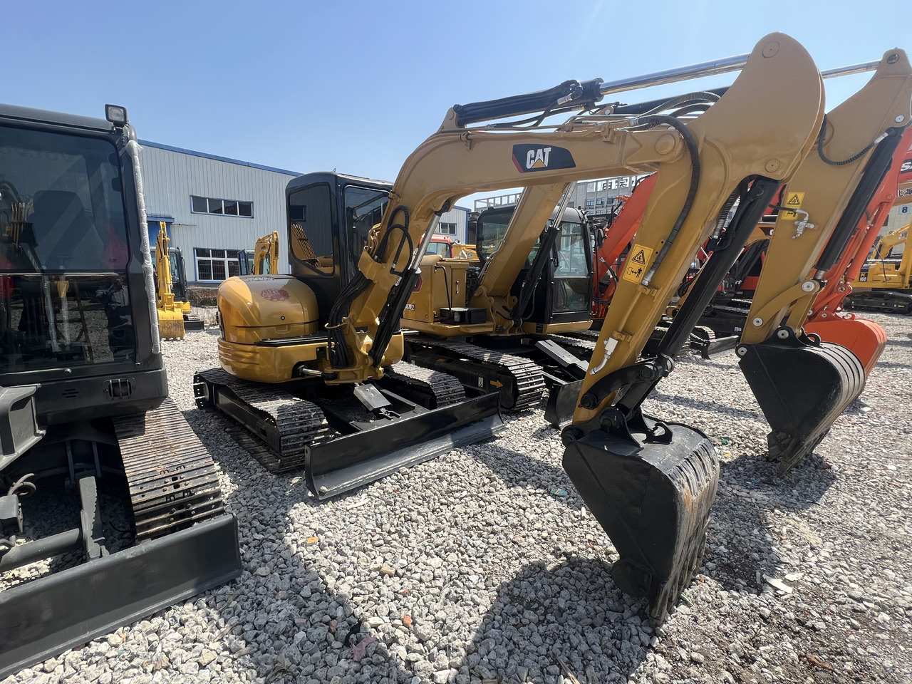 Caterpillar 304CR - Mini excavator: picture 3 Caterpillar 304CR - Mini excavator: picture 3