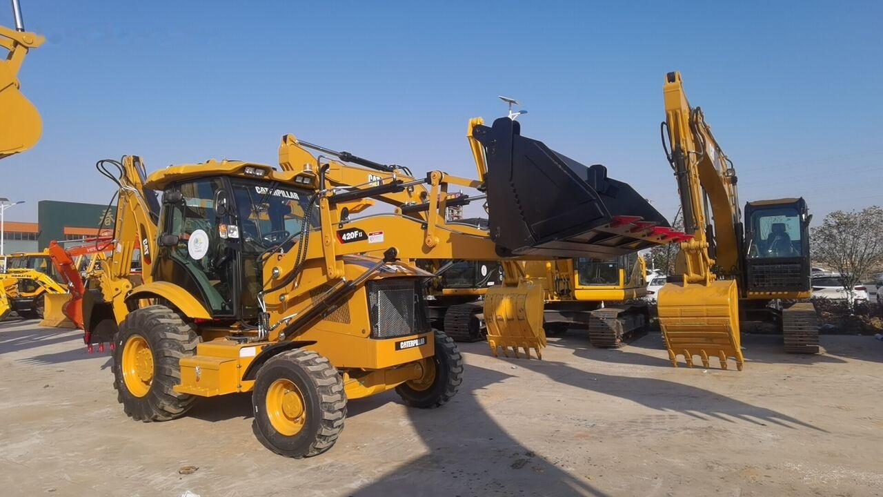 Caterpillar 420F2 - Backhoe loader: picture 1 Caterpillar 420F2 - Backhoe loader: picture 1