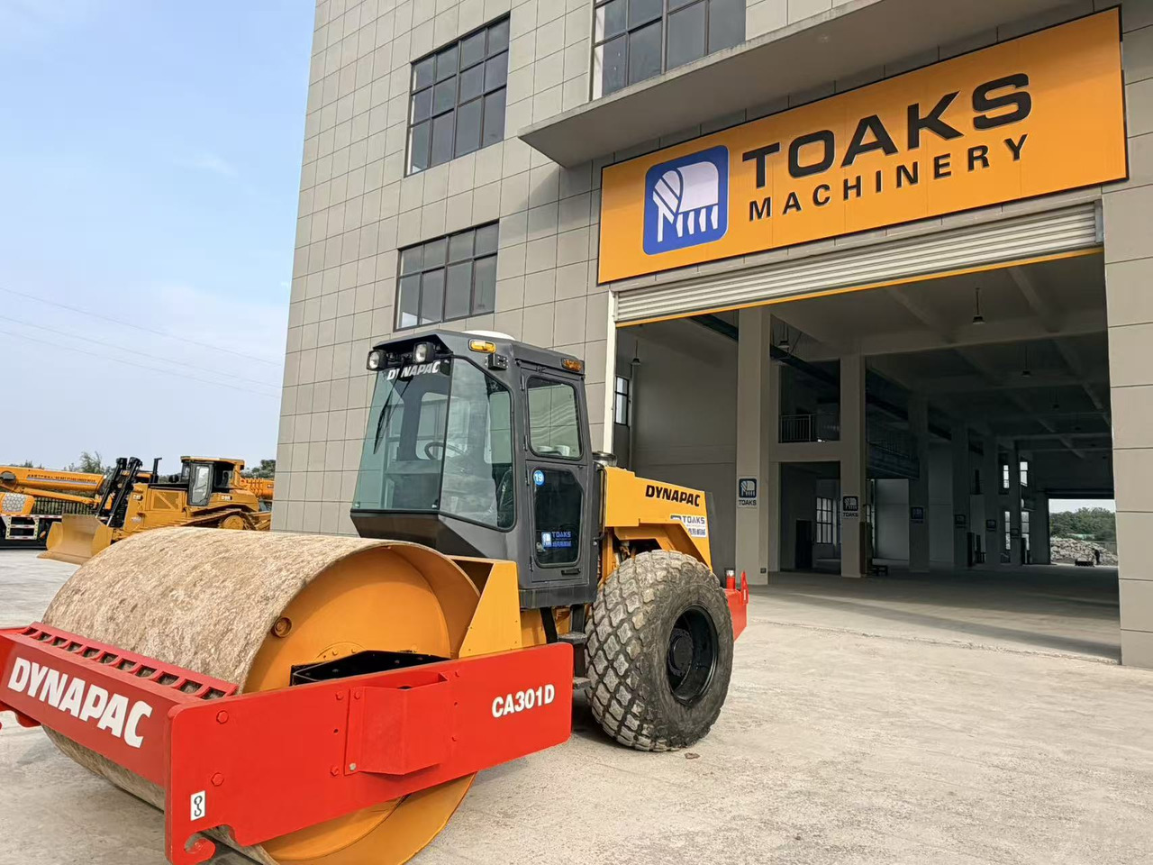 DYNAPAC CA301D - Road roller: picture 1 DYNAPAC CA301D - Road roller: picture 1