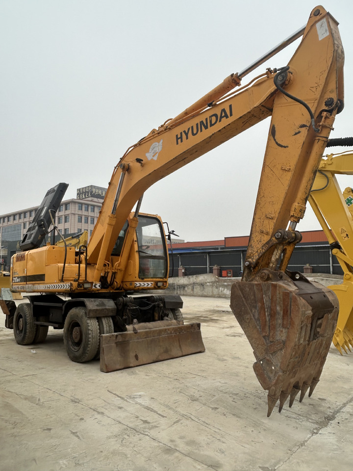 HYUNDAI R210W - Excavator: picture 1 HYUNDAI R210W - Excavator: picture 1