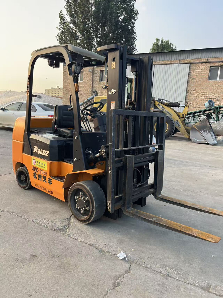 HangCha R30DZ - Diesel forklift: picture 4 HangCha R30DZ - Diesel forklift: picture 4