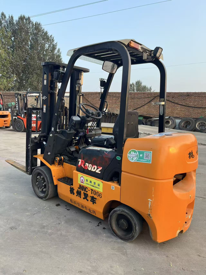 HangCha R30DZ - Diesel forklift: picture 2 HangCha R30DZ - Diesel forklift: picture 2