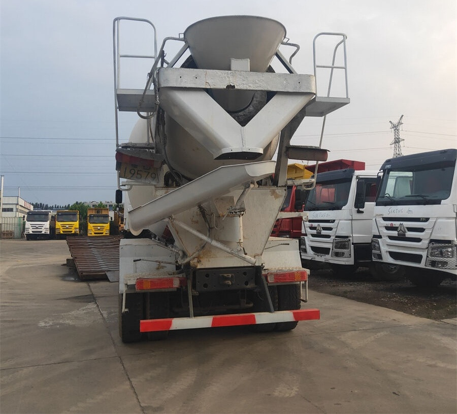 Howo ZZ1257N4347C1 - Concrete mixer truck: picture 5 Howo ZZ1257N4347C1 - Concrete mixer truck: picture 5