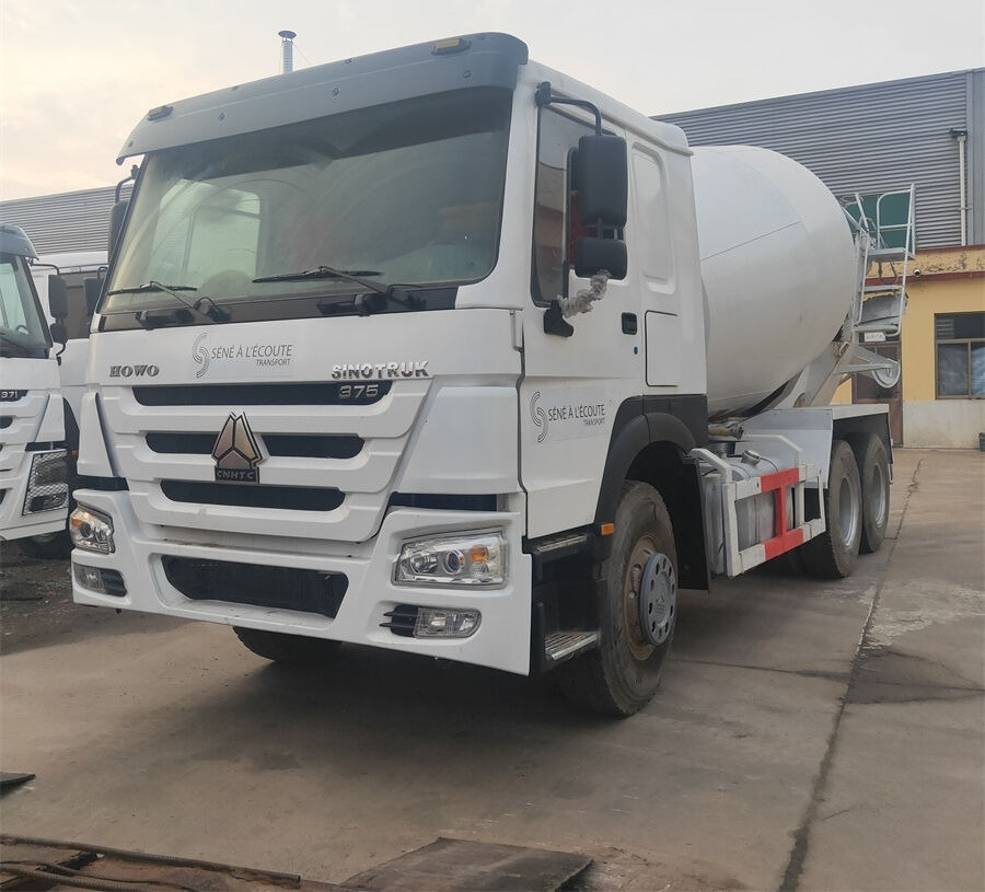 Howo ZZ1257N4347C1 - Concrete mixer truck: picture 1 Howo ZZ1257N4347C1 - Concrete mixer truck: picture 1