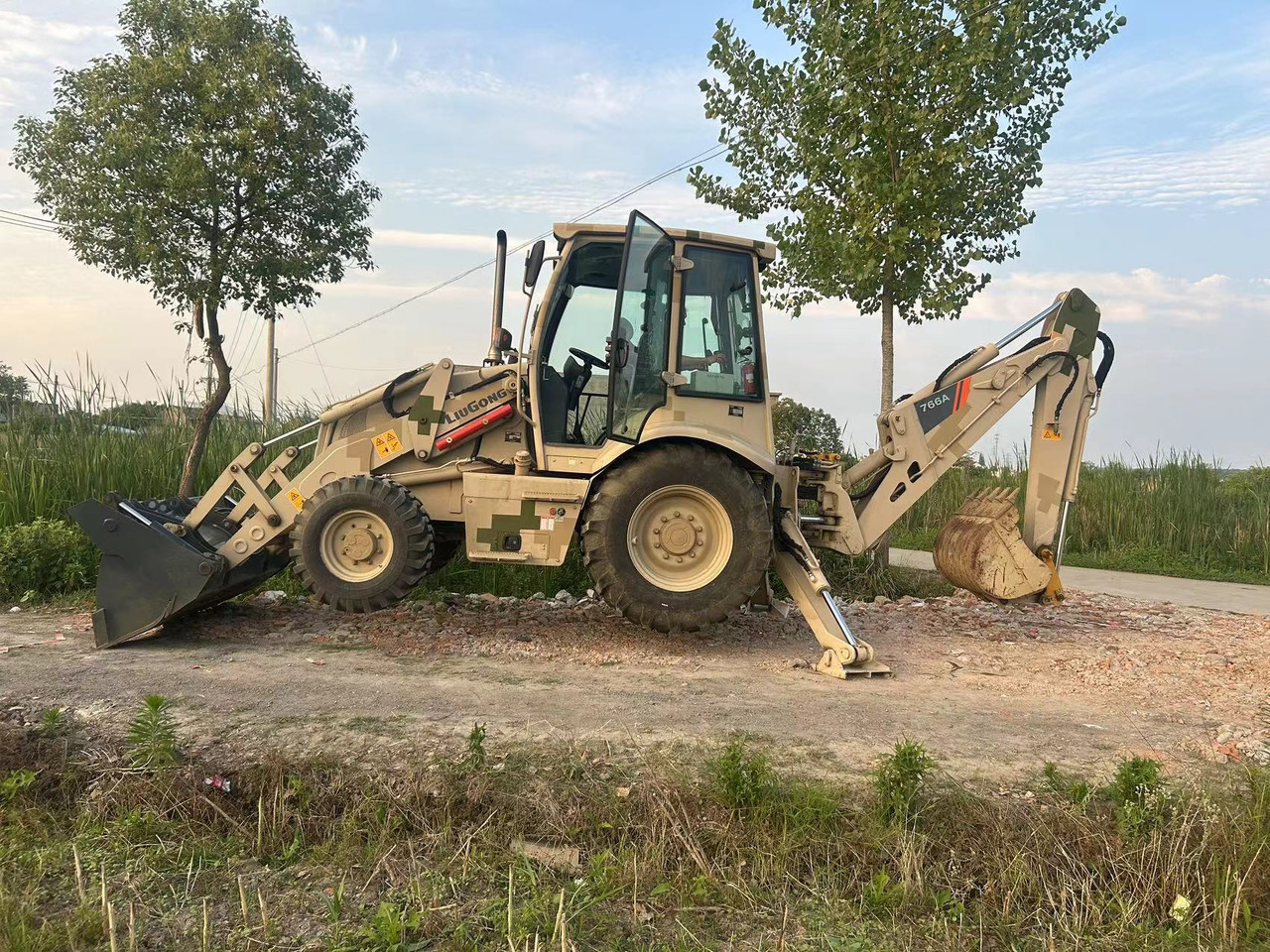 LIUGONG 766A - Backhoe loader: picture 2 LIUGONG 766A - Backhoe loader: picture 2
