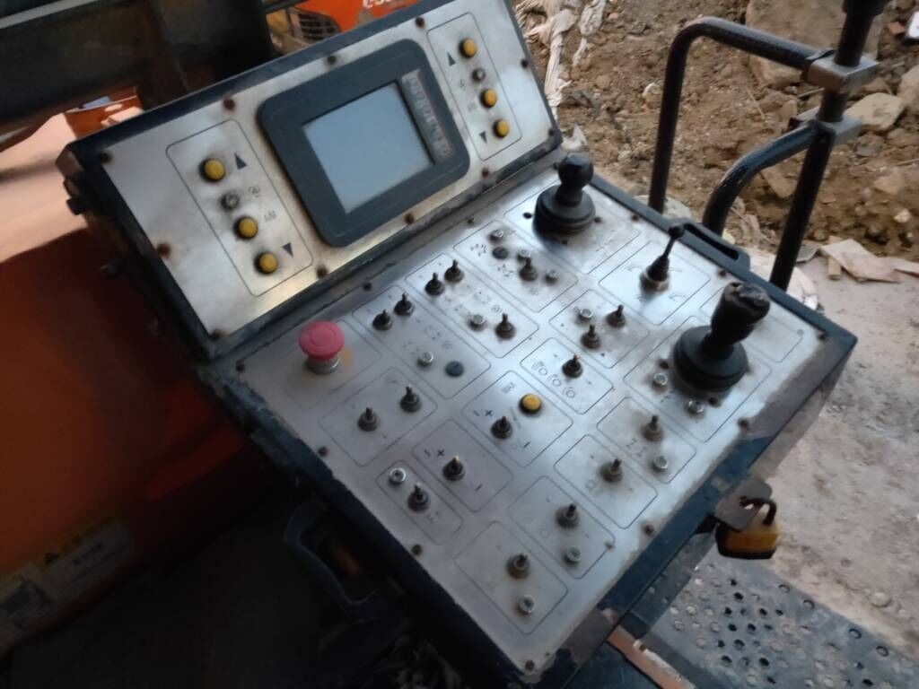 Sany SCM600-3 - Asphalt paver: picture 3 Sany SCM600-3 - Asphalt paver: picture 3