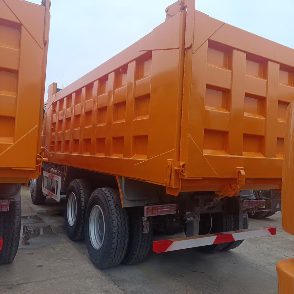 Sinotruk HOHAN 6*4 Dump truck - Tipper: picture 3 Sinotruk HOHAN 6*4 Dump truck - Tipper: picture 3