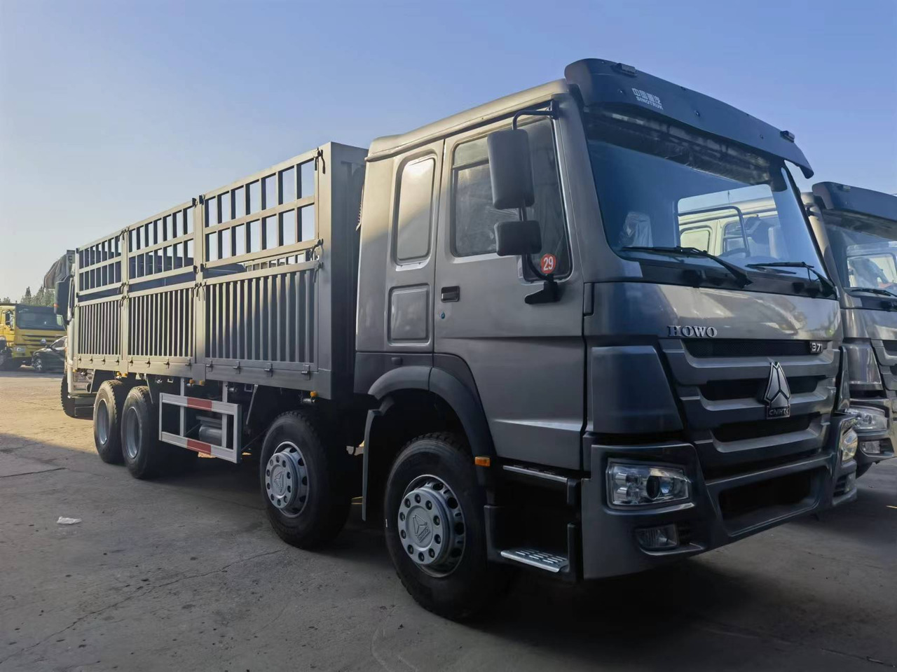 Dropside/ Flatbed truck Sinotruk HOWO 371 8*4 Fence truck: picture 8 Dropside/ Flatbed truck Sinotruk HOWO 371 8*4 Fence truck: picture 8