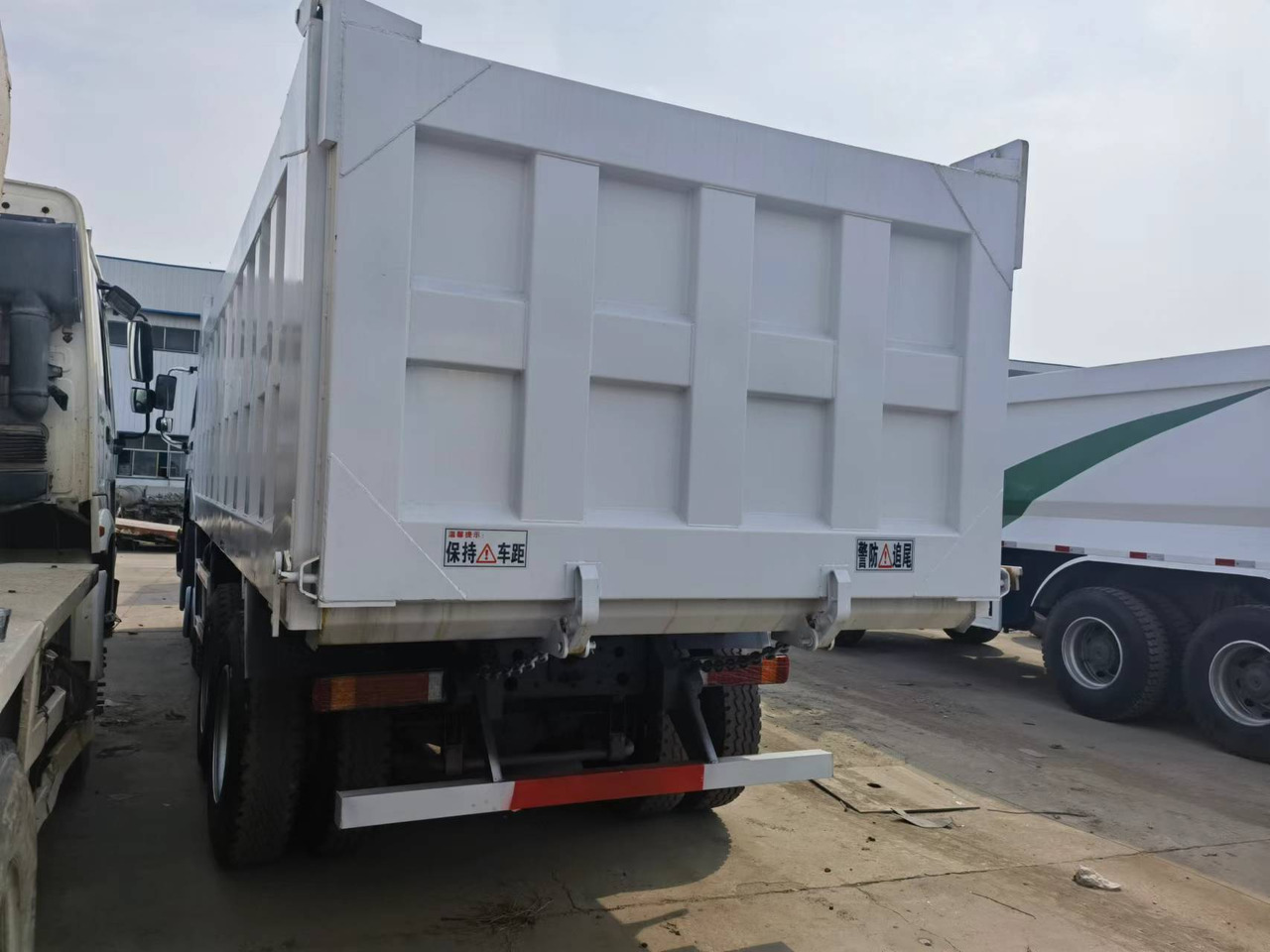 Sinotruk HOWO 375 8*4 Dump truck - Tipper: picture 2 Sinotruk HOWO 375 8*4 Dump truck - Tipper: picture 2