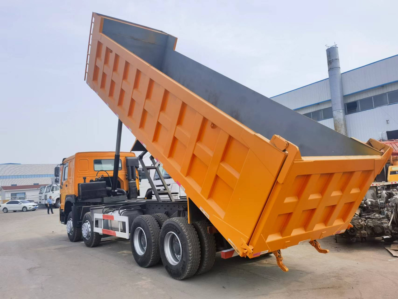 Sinotruk HOWO 375 8*4 Dump truck - Tipper: picture 4 Sinotruk HOWO 375 8*4 Dump truck - Tipper: picture 4