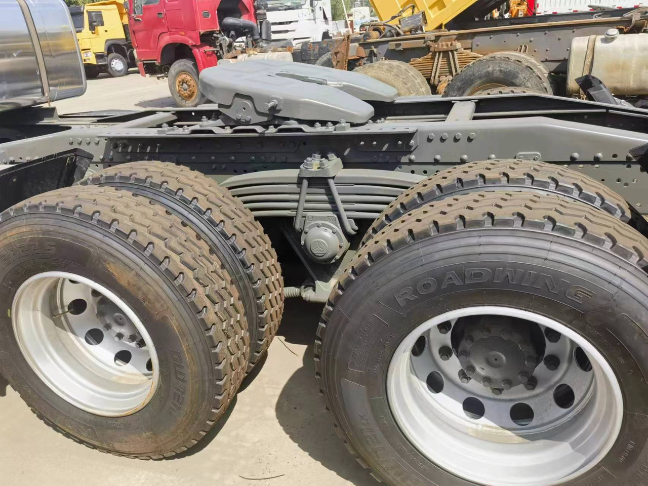 Sinotruk HOWO 375 tractor - Mini dumper: picture 3 Sinotruk HOWO 375 tractor - Mini dumper: picture 3