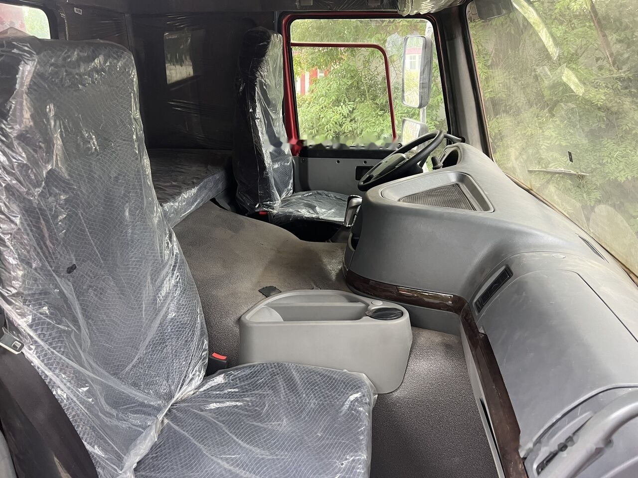 Sinotruk HOWO 8*4 Dump truck - Tipper: picture 5 Sinotruk HOWO 8*4 Dump truck - Tipper: picture 5