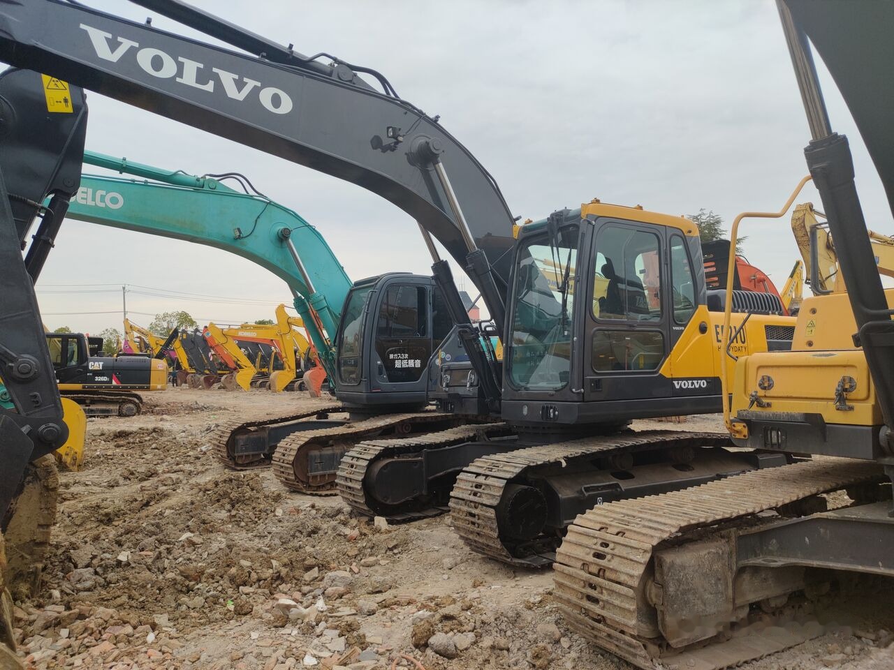 Volvo EC210B - Crawler excavator: picture 1 Volvo EC210B - Crawler excavator: picture 1