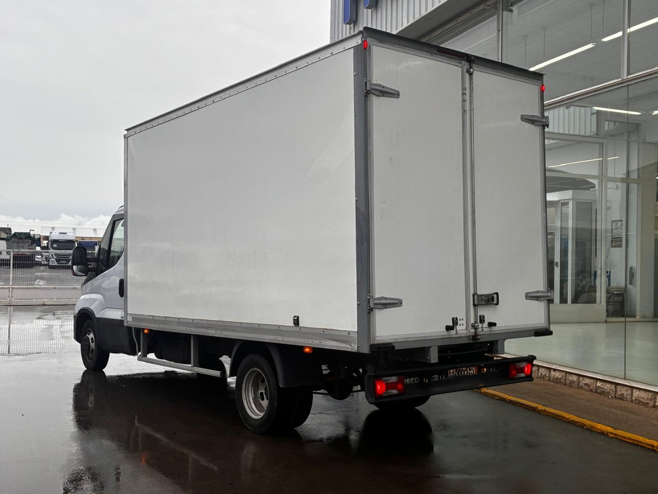Caja cerrada IVECO 35C16 20m3 con puertas traseras - Closed box van: picture 4 Caja cerrada IVECO 35C16 20m3 con puertas traseras - Closed box van: picture 4