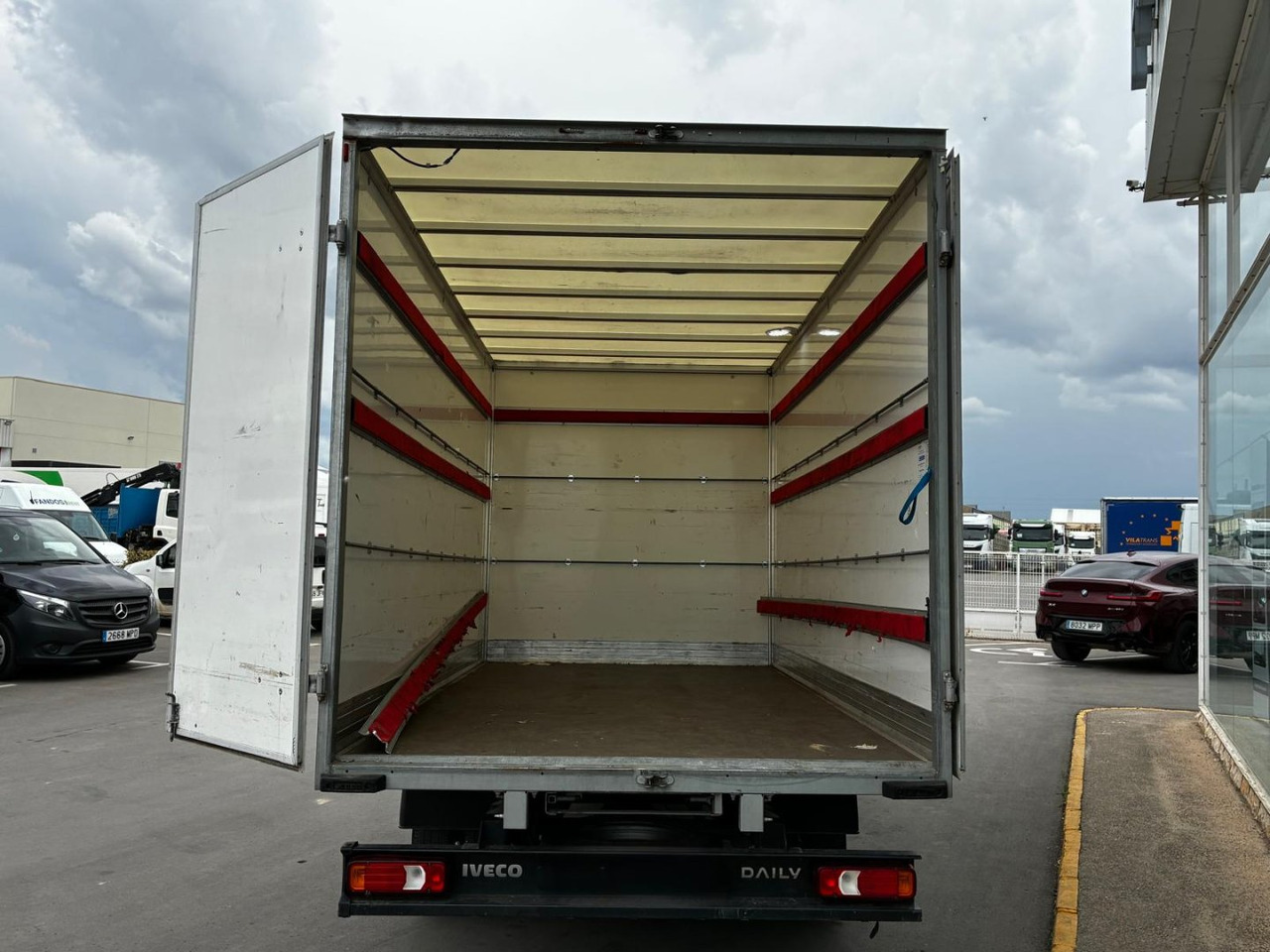 Caja cerrada IVECO 35C16 3.0 20m3 - Closed box van: picture 4 Caja cerrada IVECO 35C16 3.0 20m3 - Closed box van: picture 4