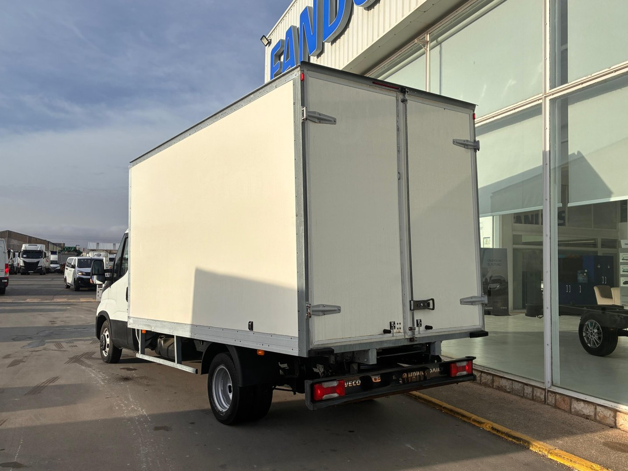 Caja cerrada IVECO 35C16 3.0 20m3 con puertas traseras - Closed box van: picture 4 Caja cerrada IVECO 35C16 3.0 20m3 con puertas traseras - Closed box van: picture 4