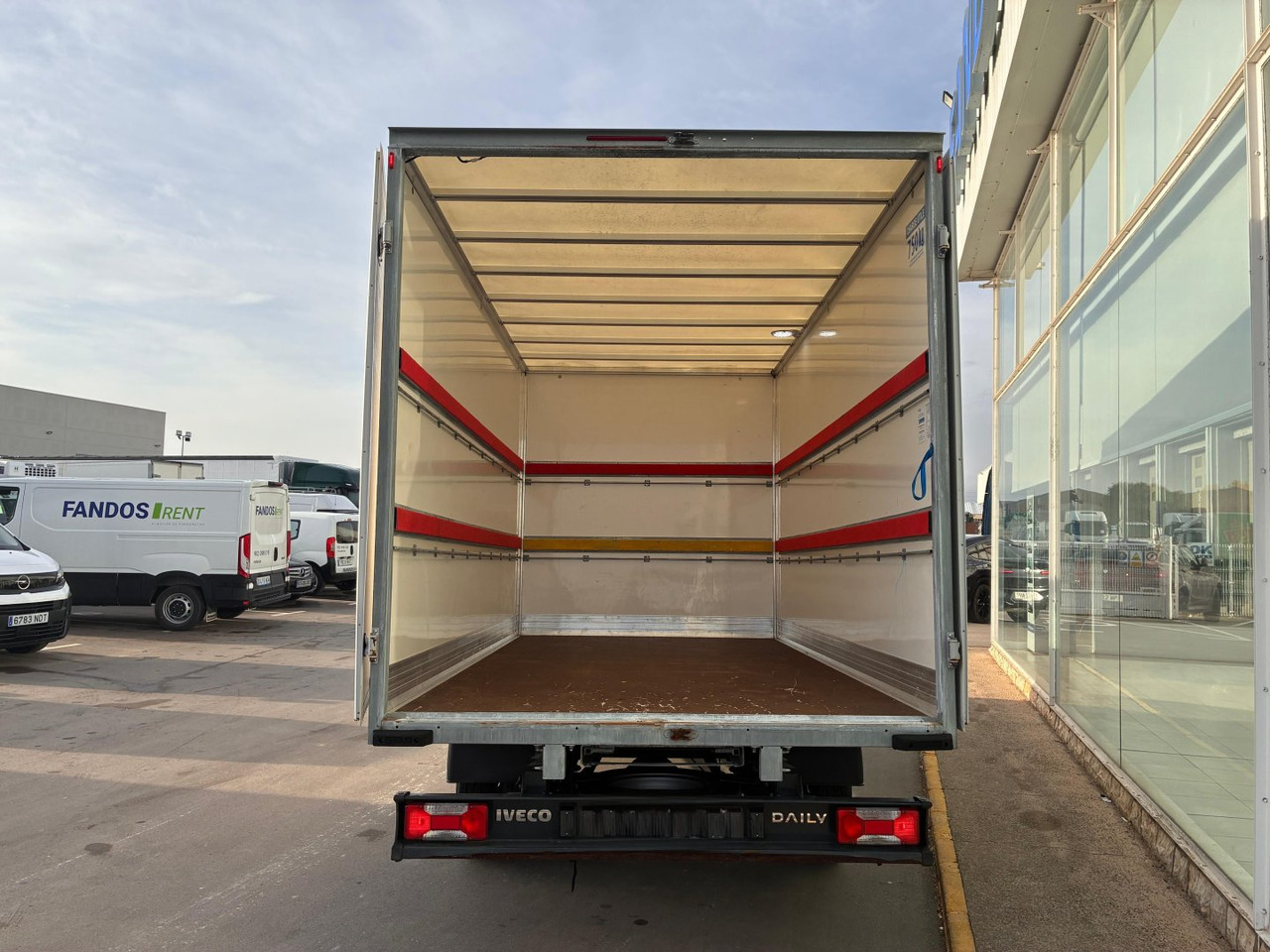 Caja cerrada IVECO 35C16 3.0 20m3 con puertas traseras - Closed box van: picture 5 Caja cerrada IVECO 35C16 3.0 20m3 con puertas traseras - Closed box van: picture 5