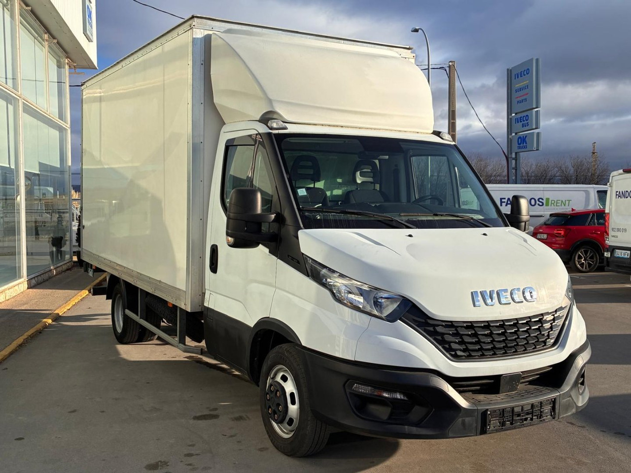 Caja cerrada con plataforma elevadora IVECO 35C16 20m3 - Closed box van: picture 3 Caja cerrada con plataforma elevadora IVECO 35C16 20m3 - Closed box van: picture 3