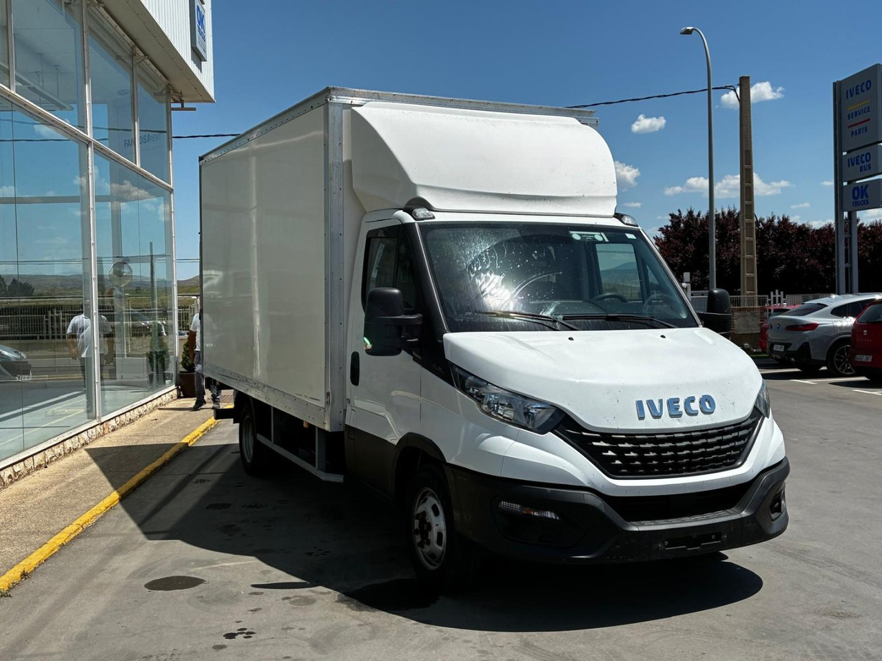 Caja cerrada con plataforma elevadora IVECO 35C16 20m3 - Closed box van: picture 3 Caja cerrada con plataforma elevadora IVECO 35C16 20m3 - Closed box van: picture 3