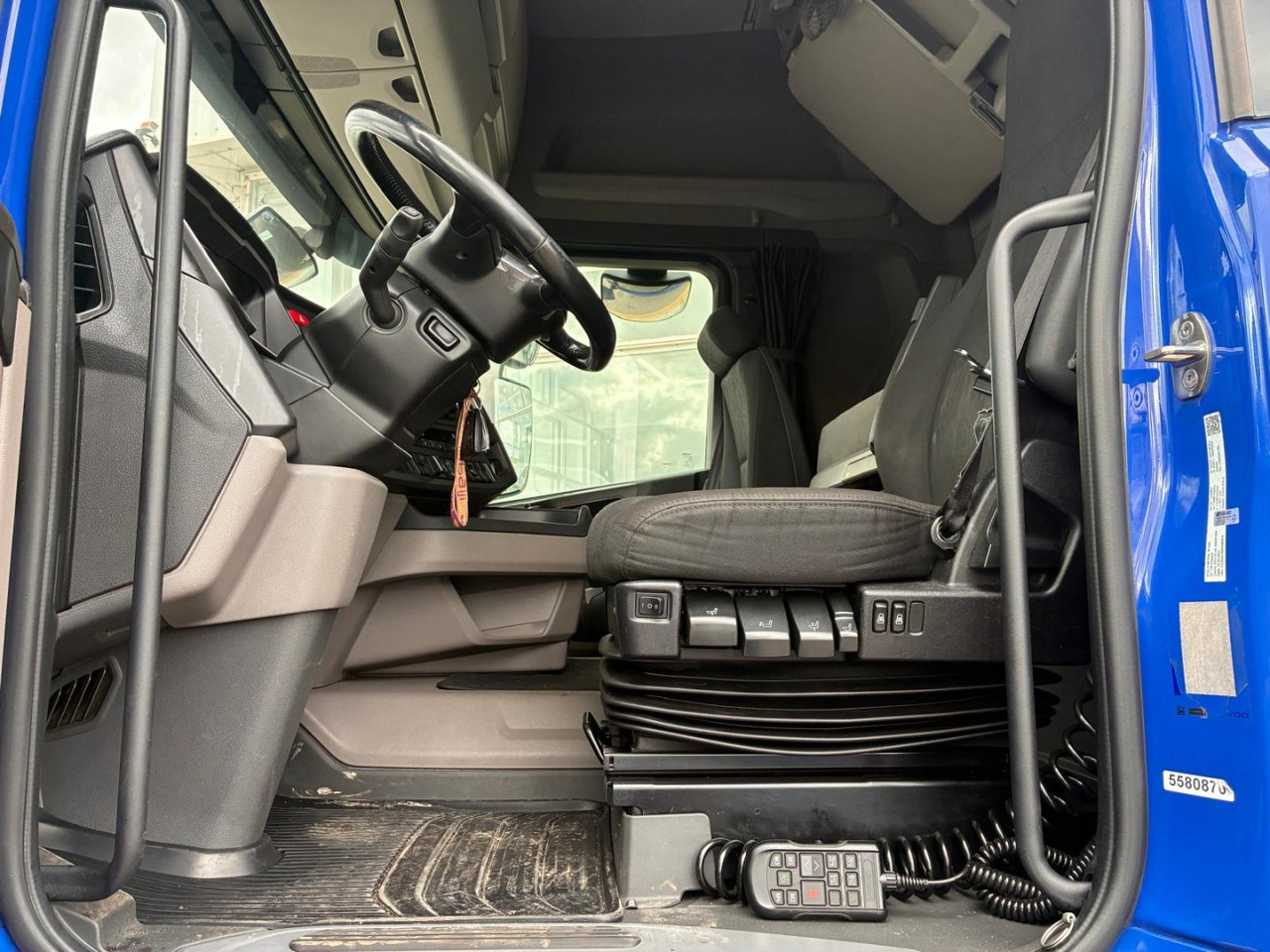 Cabeza Tractora Scania R450 AUTOMATICO-INTARDER - Tractor unit: picture 5 Cabeza Tractora Scania R450 AUTOMATICO-INTARDER - Tractor unit: picture 5