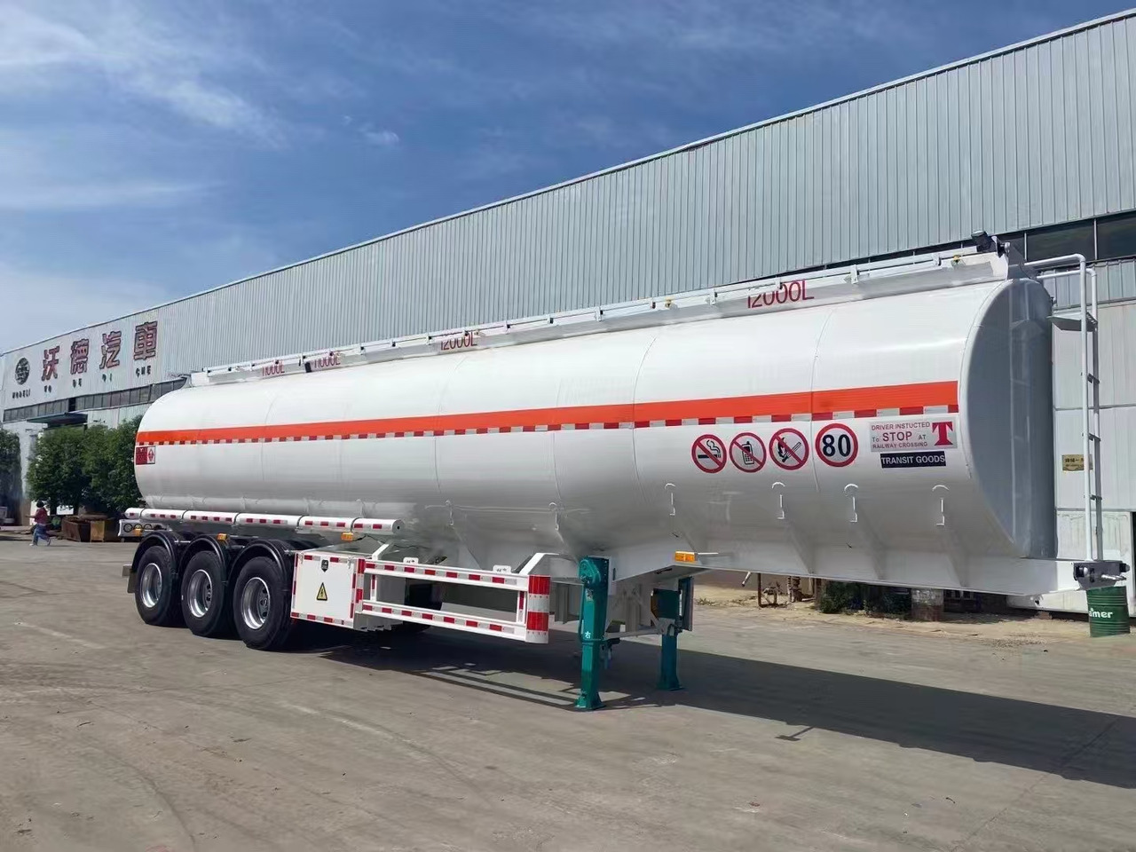 30,000–60,000 Liters Single or Multiple Compartments Customizable tank trailers available - Tank semi-trailer: picture 4 30,000–60,000 Liters Single or Multiple Compartments Customizable tank trailers available - Tank semi-trailer: picture 4
