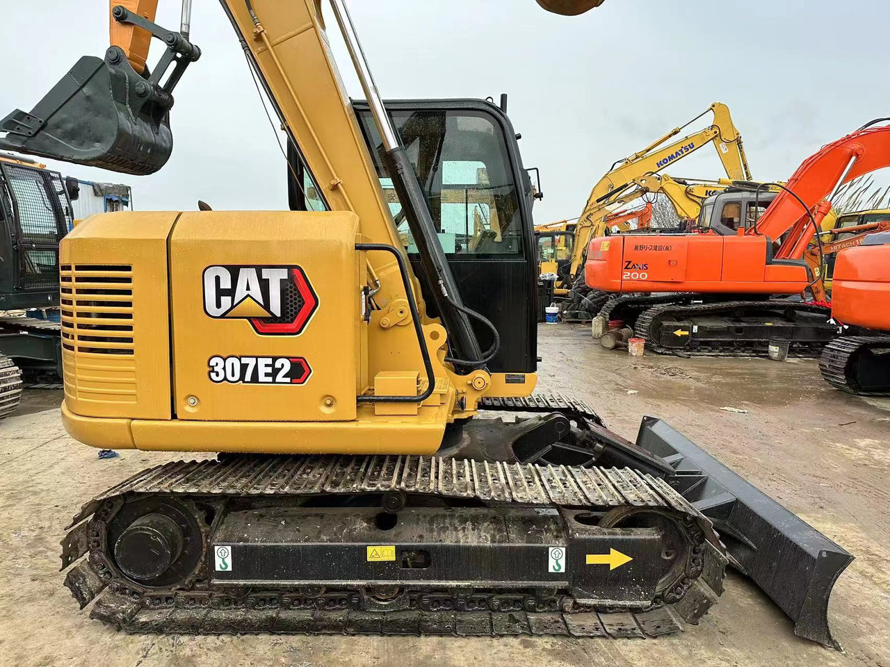 CAT 307E2 - Mini excavator: picture 2 CAT 307E2 - Mini excavator: picture 2