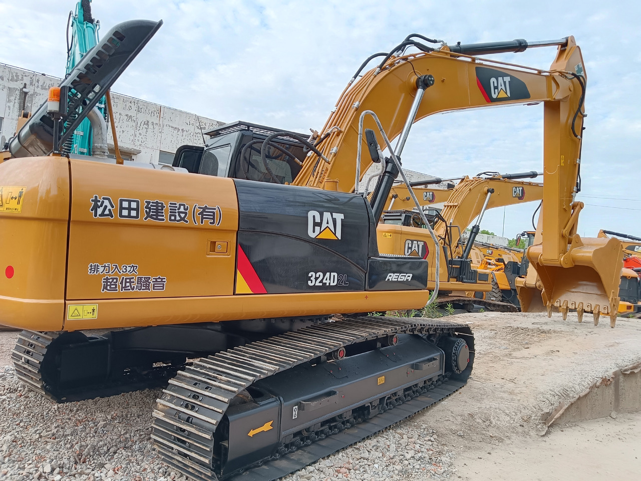 CAT 324DL - Crawler excavator: picture 1 CAT 324DL - Crawler excavator: picture 1