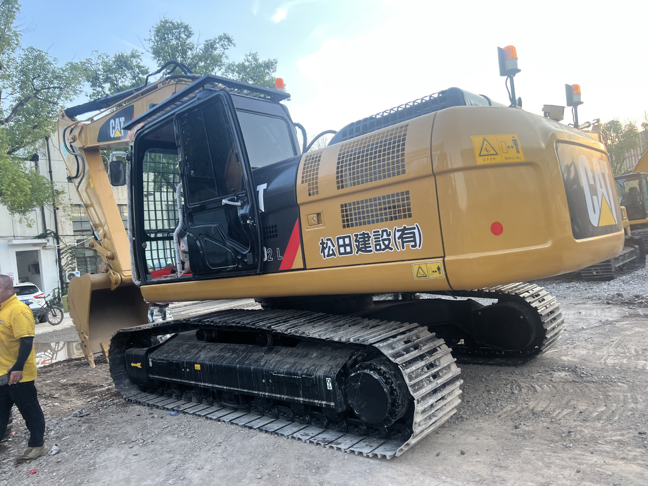Crawler excavator CAT 324DL: picture 1