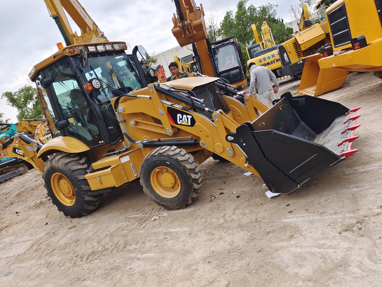 CAT 420F2 - Backhoe loader: picture 4 CAT 420F2 - Backhoe loader: picture 4
