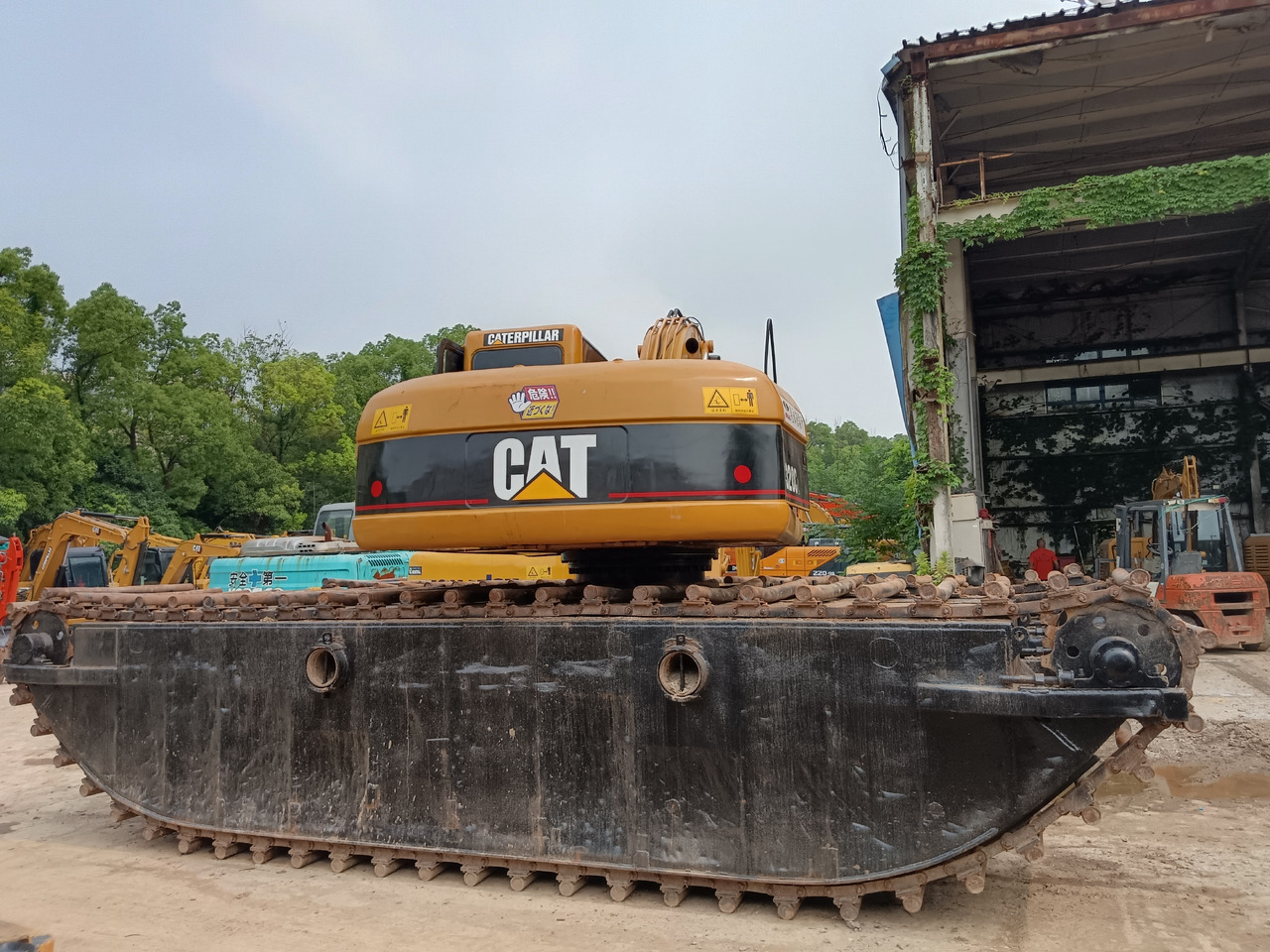 CATERPILLAR 320CL CAT 320 DREDGER - Amphibious excavator: picture 3 CATERPILLAR 320CL CAT 320 DREDGER - Amphibious excavator: picture 3