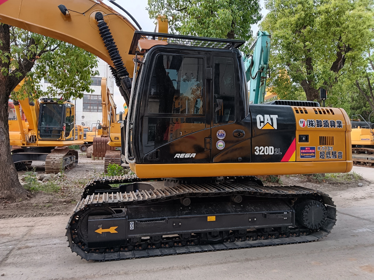CATERPILLAR 320d2 l CAT 320D 2 L - Crawler excavator: picture 1 CATERPILLAR 320d2 l CAT 320D 2 L - Crawler excavator: picture 1