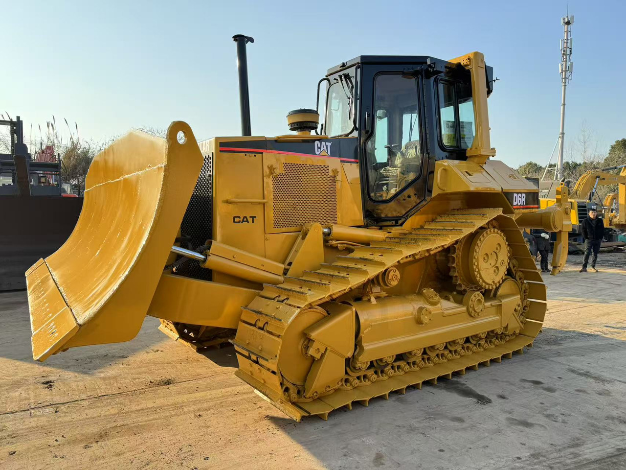 CATERPILLAR D6R CAT - Bulldozer: picture 1 CATERPILLAR D6R CAT - Bulldozer: picture 1