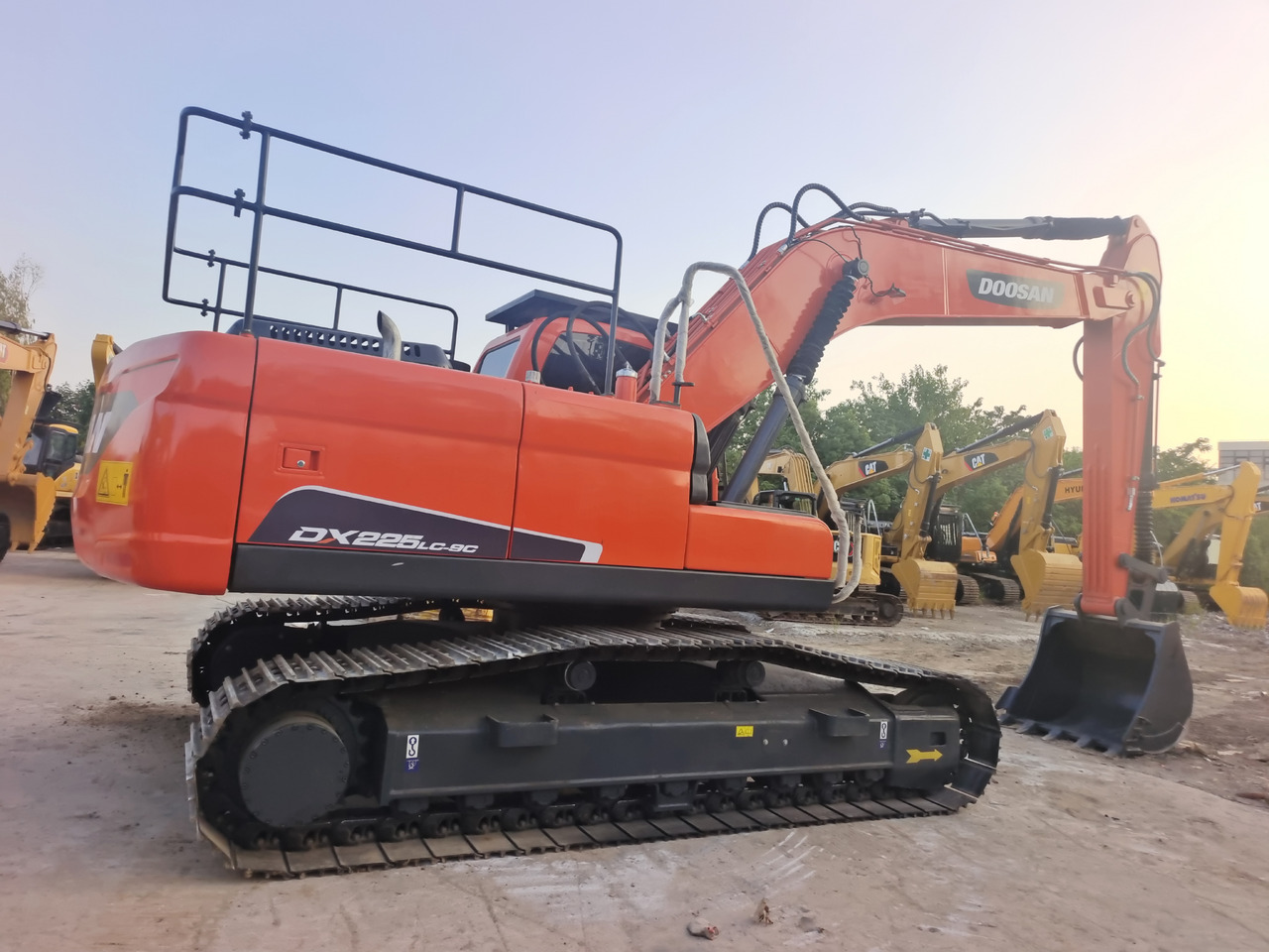 DOOSAN DX225-9C DX225LCA DX300 DX340 - Crawler excavator: picture 1 DOOSAN DX225-9C DX225LCA DX300 DX340 - Crawler excavator: picture 1