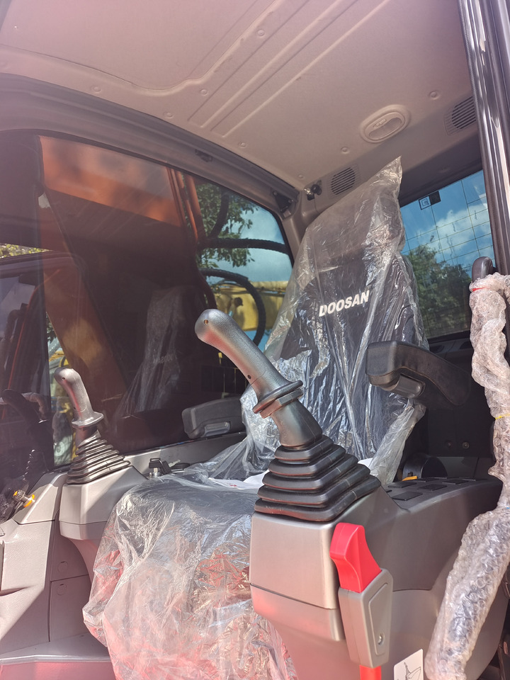 DOOSAN DX225 DX300 DX340 DX225LCA DX225LC-9C - Crawler excavator: picture 4 DOOSAN DX225 DX300 DX340 DX225LCA DX225LC-9C - Crawler excavator: picture 4