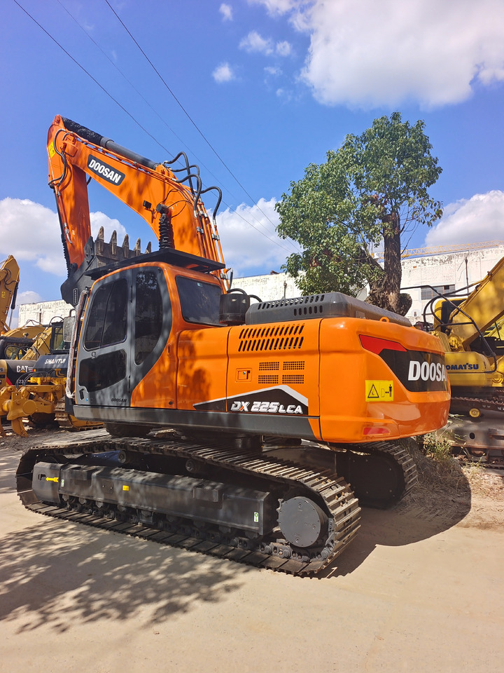 Crawler excavator DOOSAN DX225LCA DX225LC-9C DX300 DX340: picture 1