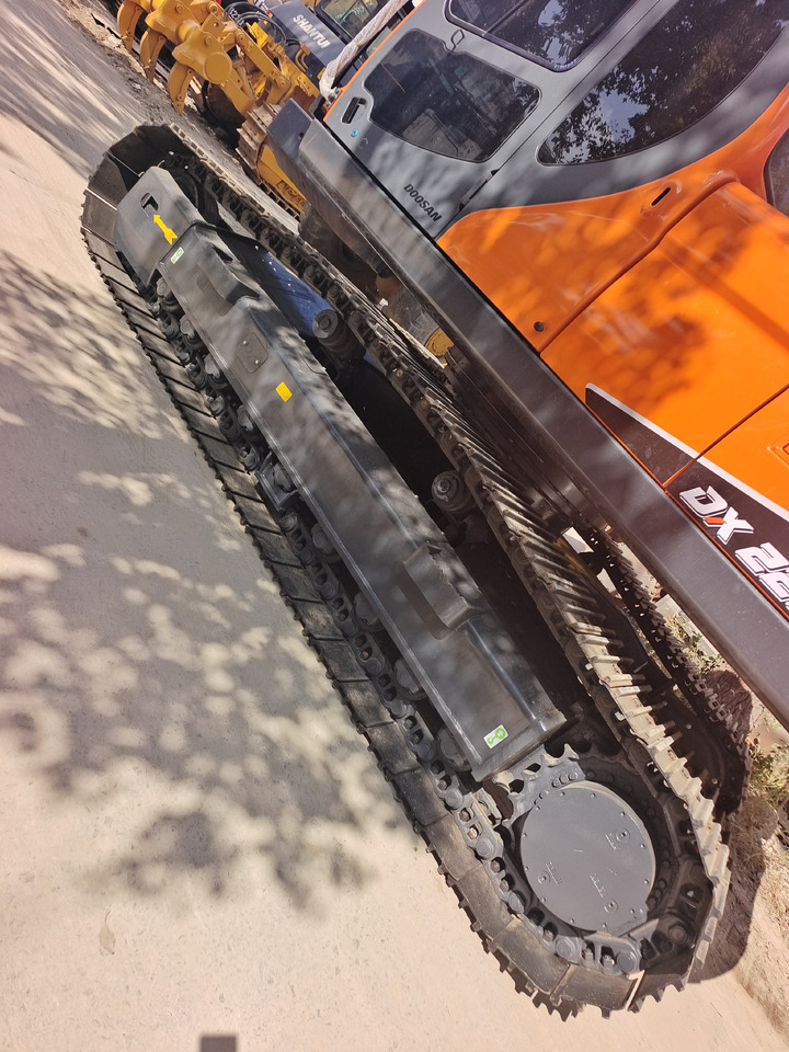 DOOSAN DX225LCA DX225LC-9C DX300 DX340 - Crawler excavator: picture 2 DOOSAN DX225LCA DX225LC-9C DX300 DX340 - Crawler excavator: picture 2