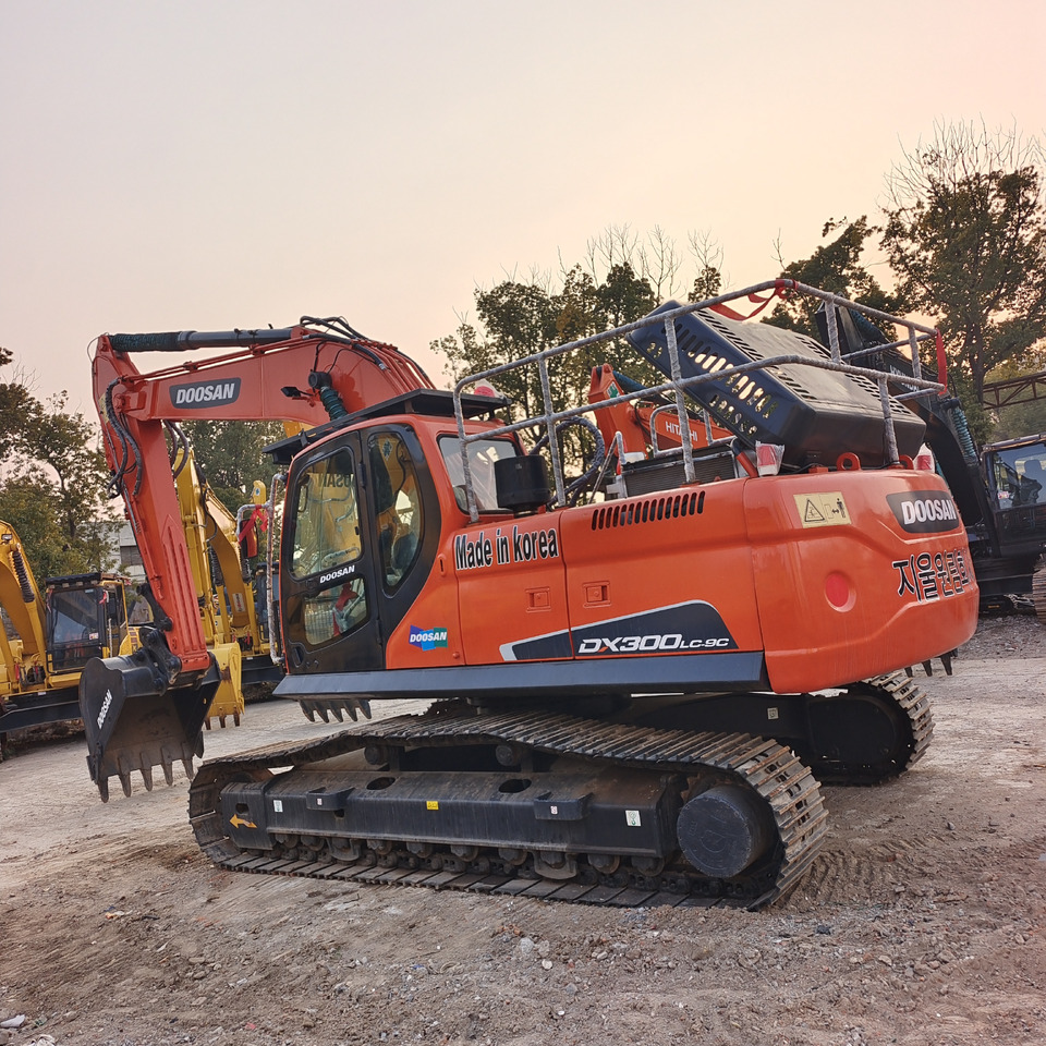 DOOSAN DX300 DX300LC - 9C DX300 LCA - Crawler excavator: picture 1 DOOSAN DX300 DX300LC - 9C DX300 LCA - Crawler excavator: picture 1