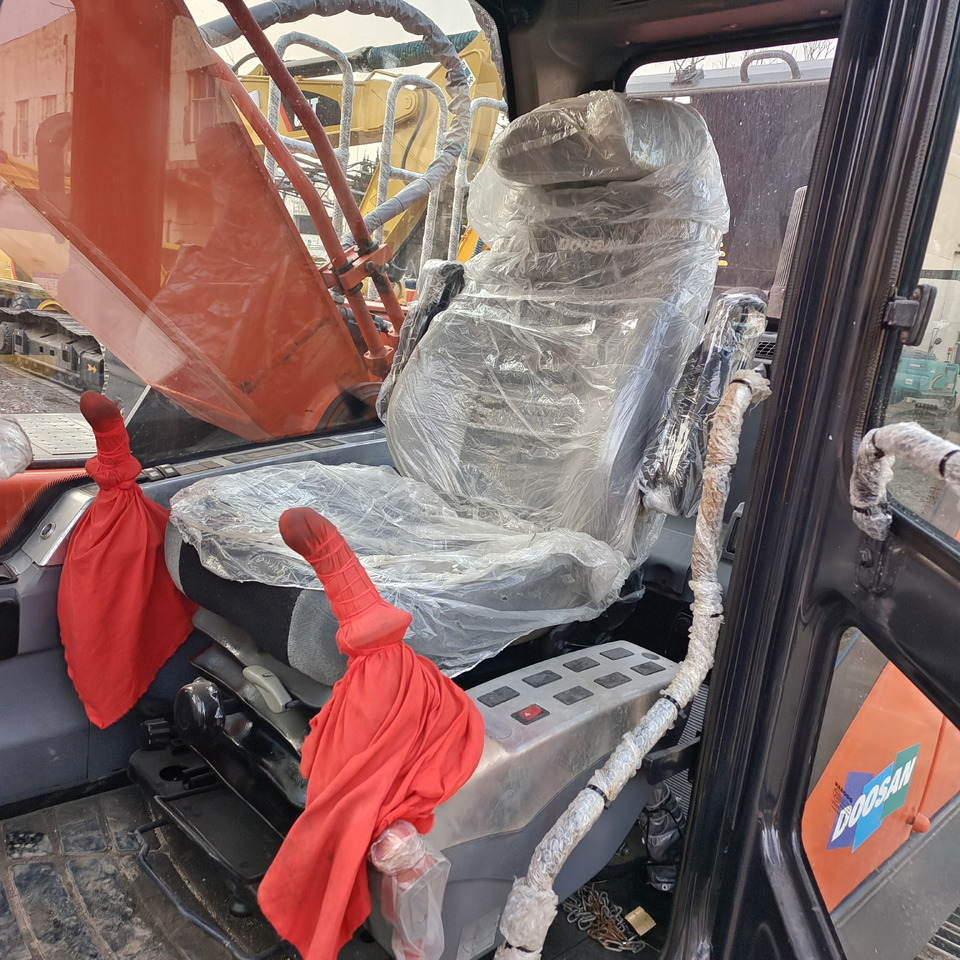 DOOSAN DX300 DX300LC-9C DX300LCA DX340 DX225 - Crawler excavator: picture 4 DOOSAN DX300 DX300LC-9C DX300LCA DX340 DX225 - Crawler excavator: picture 4