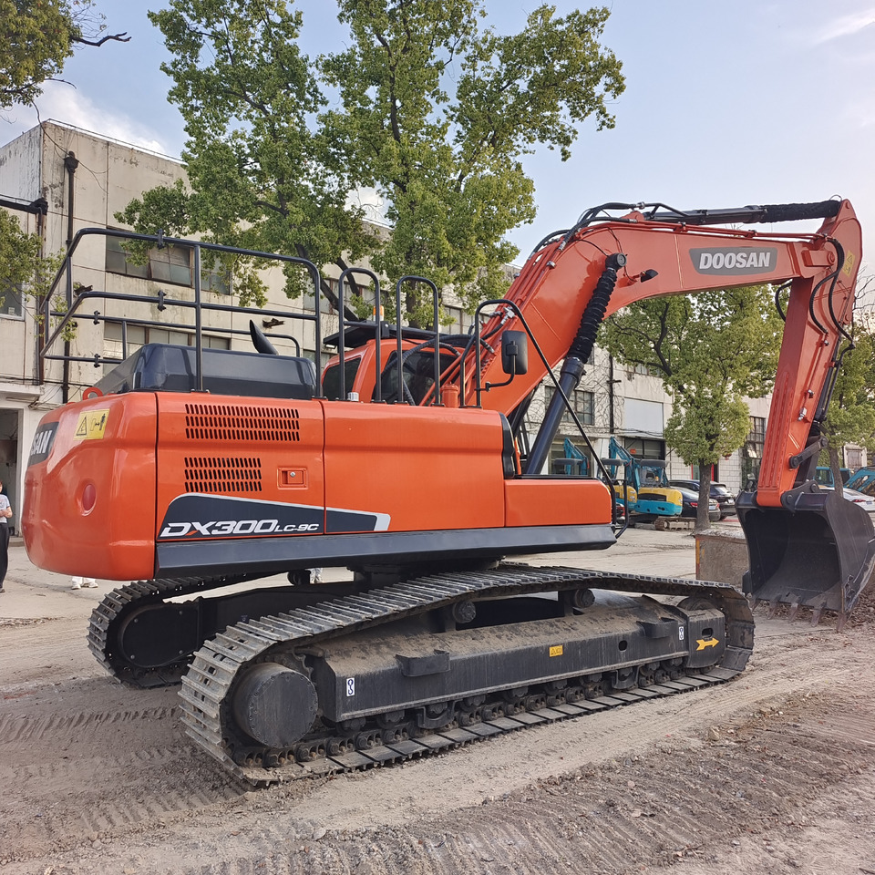 DOOSAN DX300 LC - 9C - Crawler excavator: picture 2 DOOSAN DX300 LC - 9C - Crawler excavator: picture 2