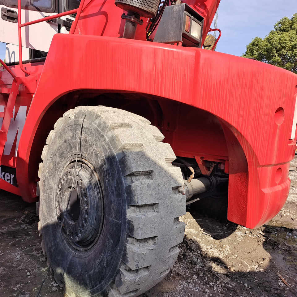 FANTUZZI CS 45 KMHD 45 TON CONTAINER REACH CRANE - Reach stacker: picture 3 FANTUZZI CS 45 KMHD 45 TON CONTAINER REACH CRANE - Reach stacker: picture 3