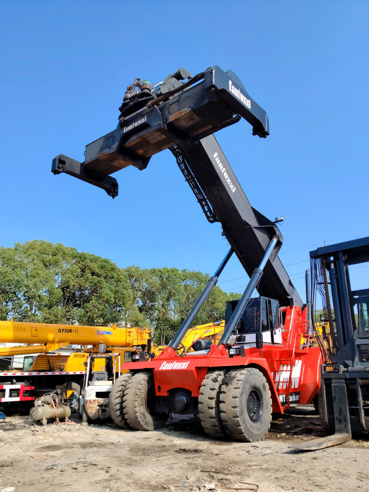 FANTUZZI CS45KM - Reach stacker: picture 4 FANTUZZI CS45KM - Reach stacker: picture 4