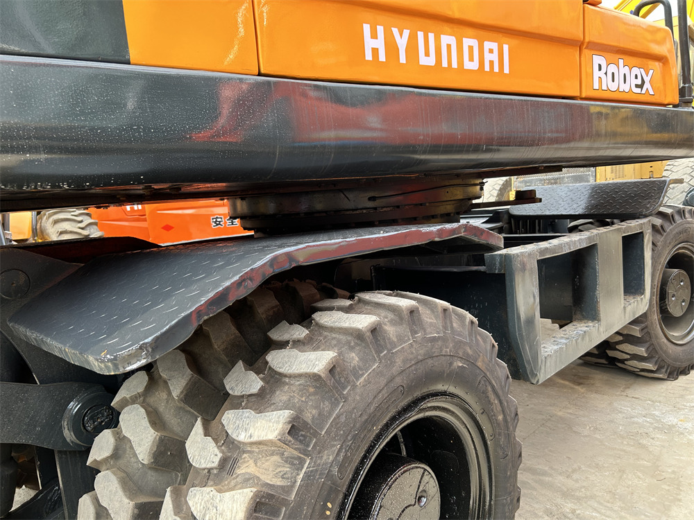 HYUNDAI 210W-9 - Wheel excavator: picture 4 HYUNDAI 210W-9 - Wheel excavator: picture 4