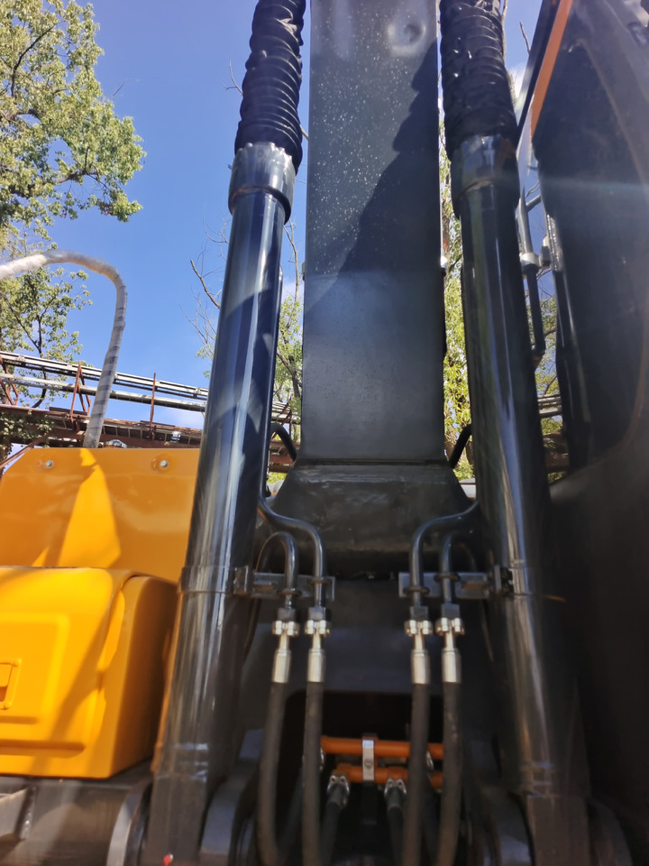 Crawler excavator HYUNDAI HX220HD: picture 14