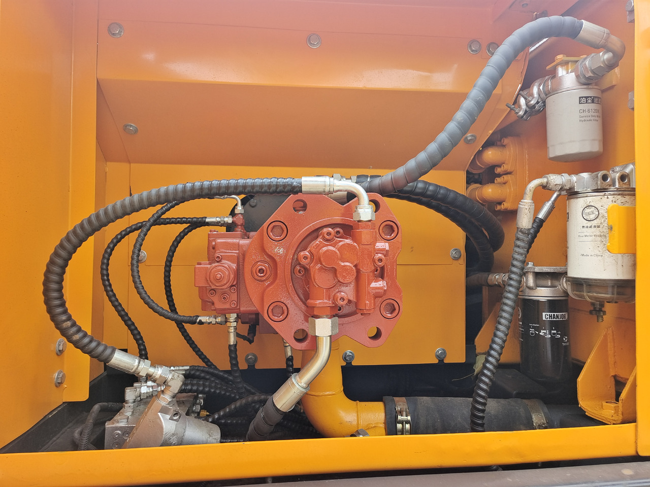 HYUNDAI HX220HD - Crawler excavator: picture 5 HYUNDAI HX220HD - Crawler excavator: picture 5