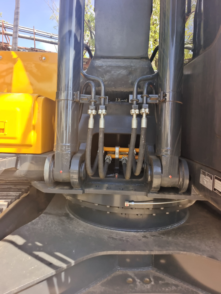 Crawler excavator HYUNDAI HX220HD: picture 15