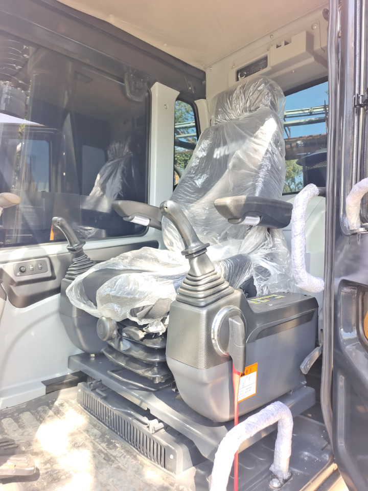 Crawler excavator HYUNDAI HX220HD: picture 9