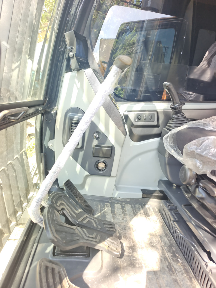 Crawler excavator HYUNDAI HX220HD: picture 10