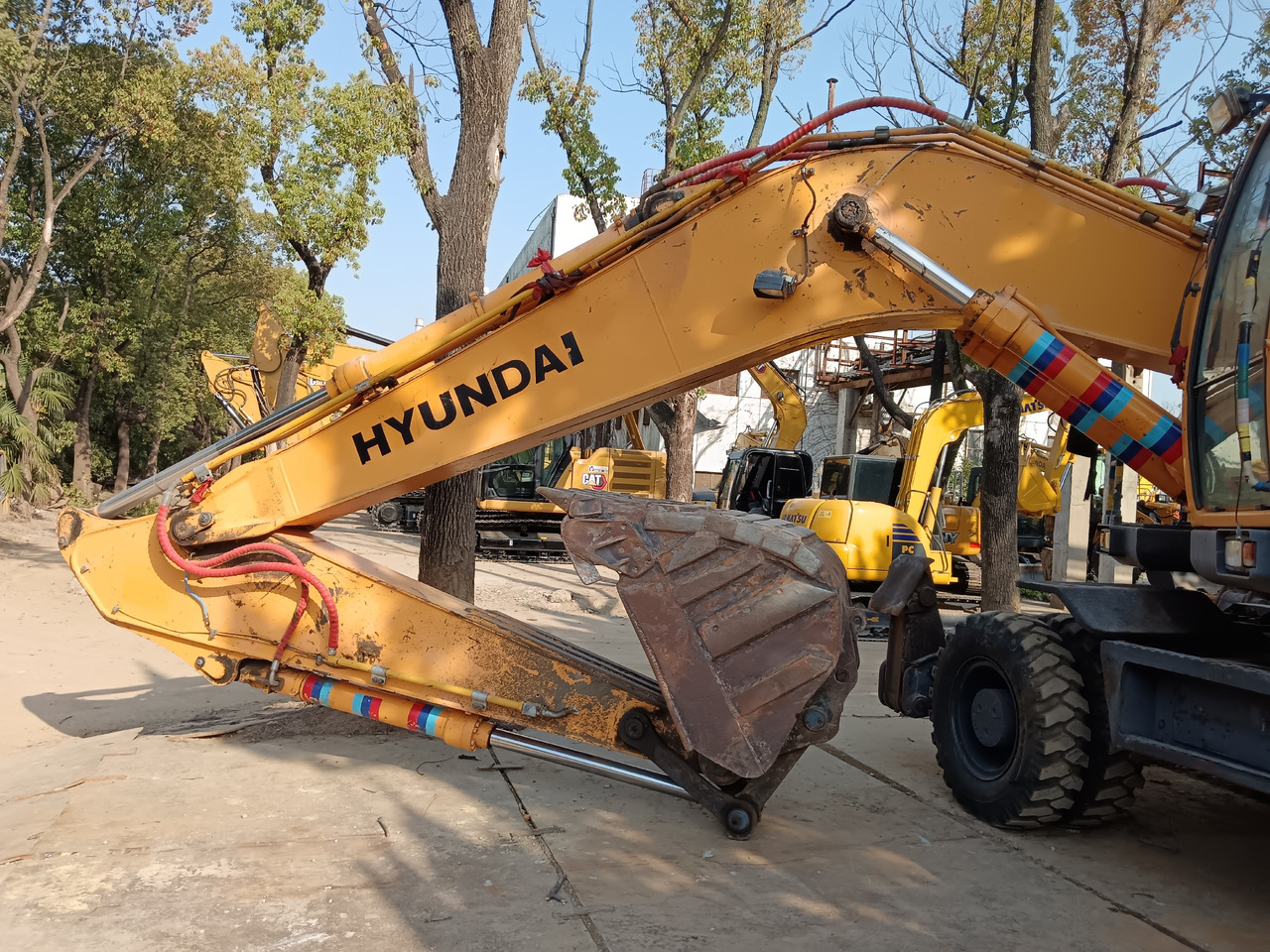 HYUNDAI R 210W - 9 210W-9 210W-9S 210W-9T - Wheel excavator: picture 5 HYUNDAI R 210W - 9 210W-9 210W-9S 210W-9T - Wheel excavator: picture 5