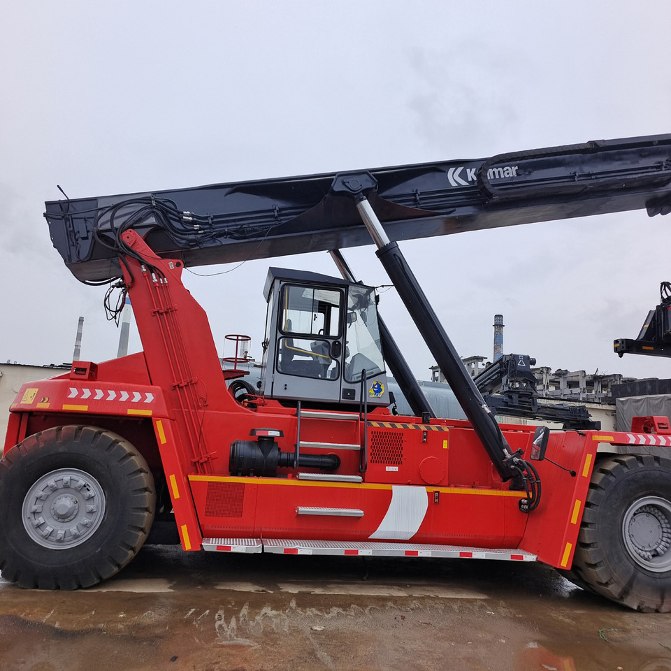 KALMAR DRF450 - Reach stacker: picture 1 KALMAR DRF450 - Reach stacker: picture 1