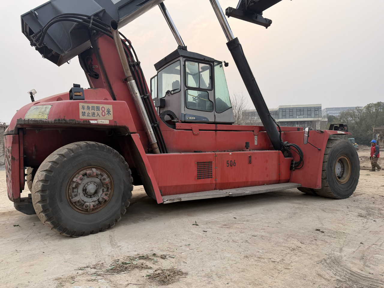 KALMAR DRT450 - Reach stacker: picture 1 KALMAR DRT450 - Reach stacker: picture 1